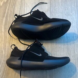 Nike Men's Black Sneakers